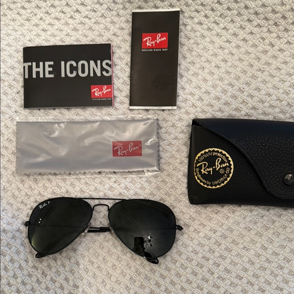 Ray-Ban Black Aviator Sunglasses